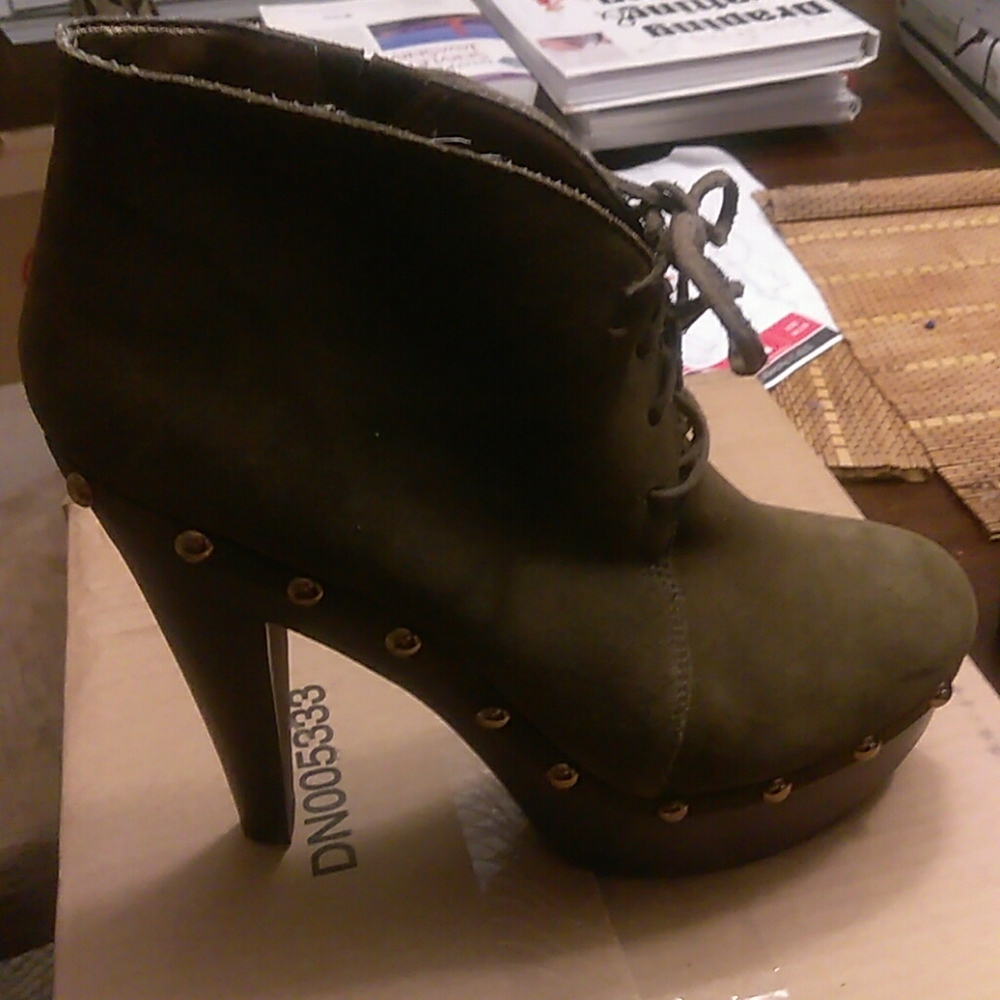 Jessica Simpson booties platform clogs